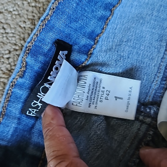 Fashion Nova Distressed Jeans (1) - Picture 4 of 7